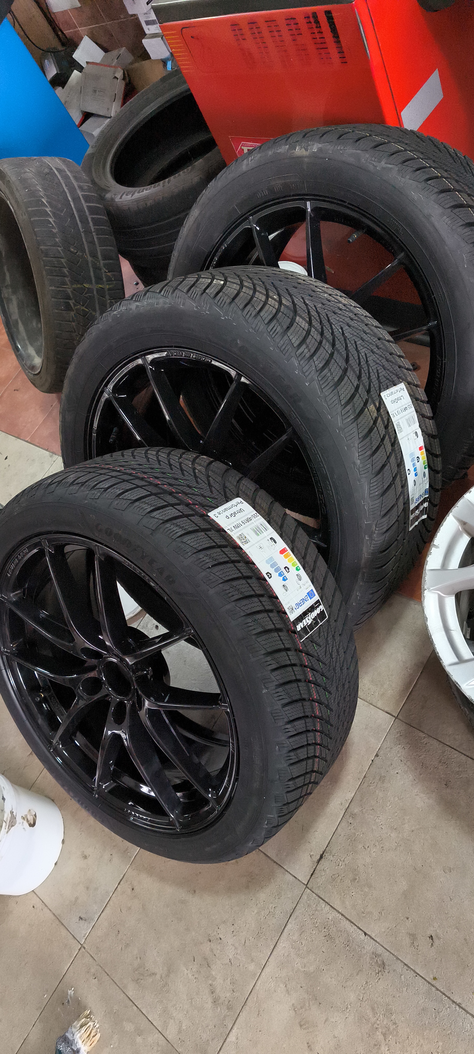 Goodyear ultragrip performance 3