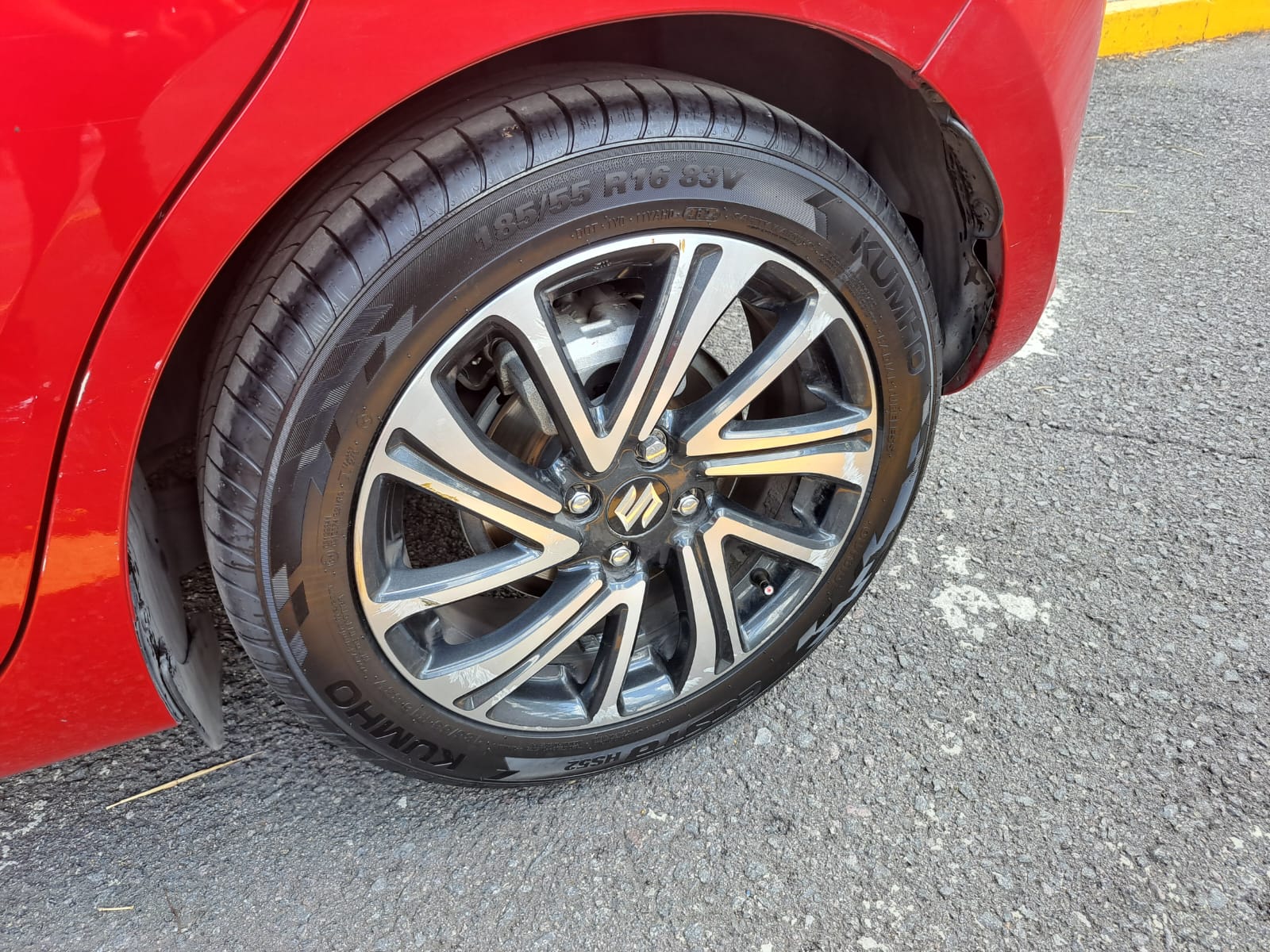 Kumho Ecsta HS52
