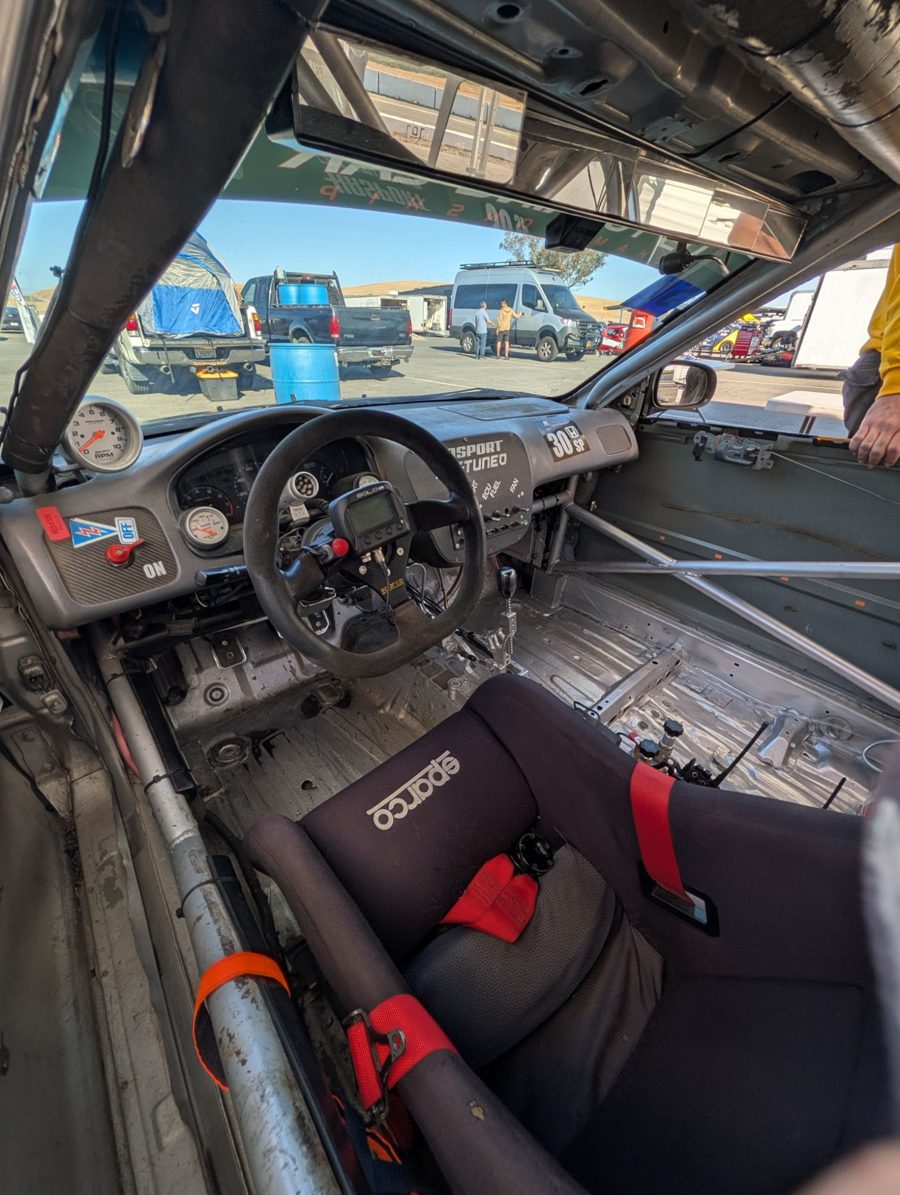 Inne i GoGo Gear Racings Civic