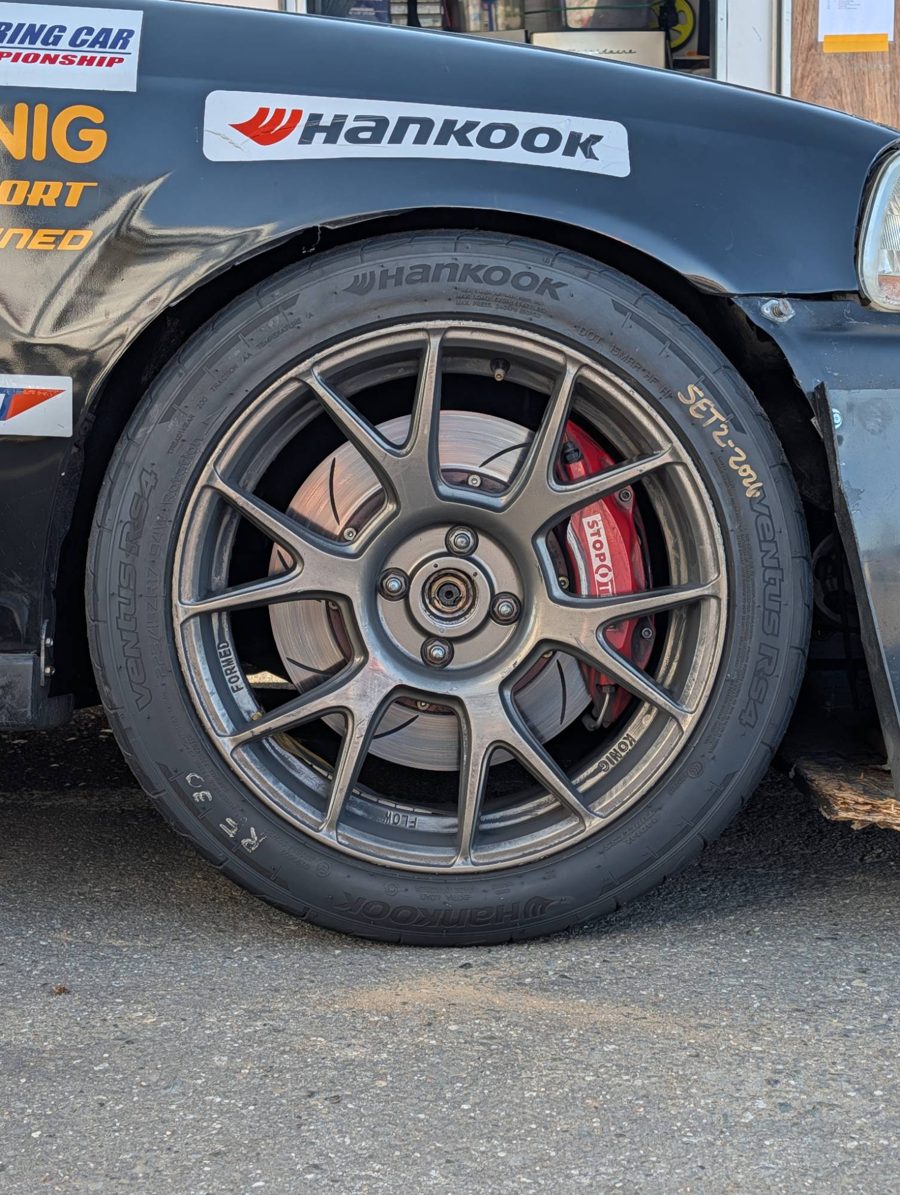 Hankook Ventus RS4 225/45 ZR17 fram på Civicen