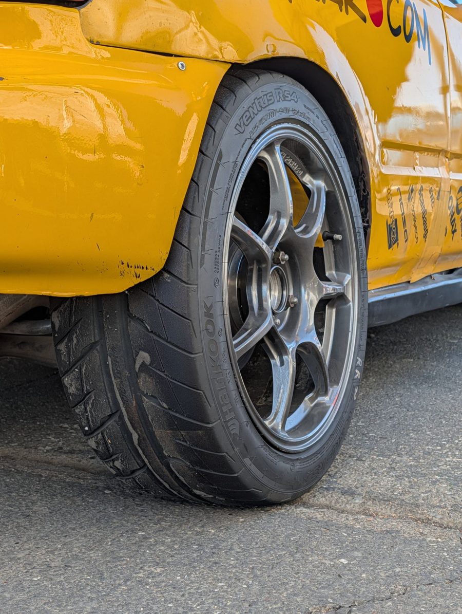 Hankook Ventus RS4 bak på Civicen